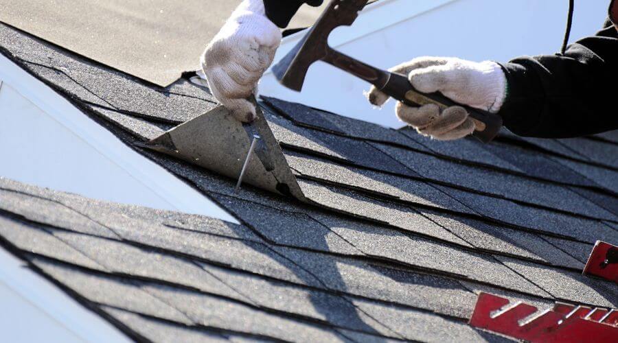 Professional residential roofers in Oilton, TX